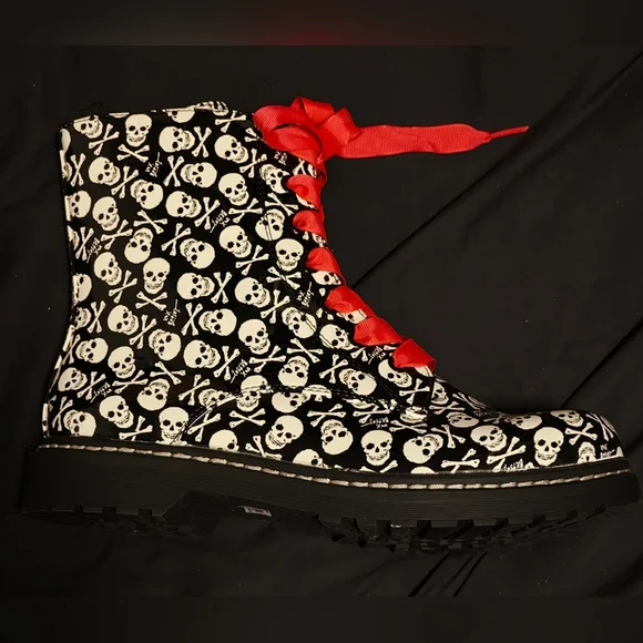 Torrid Betsy Johnson Combat Boot Black Skull Faux Patent Leather (WW) Size 11 - Picture 12 of 15